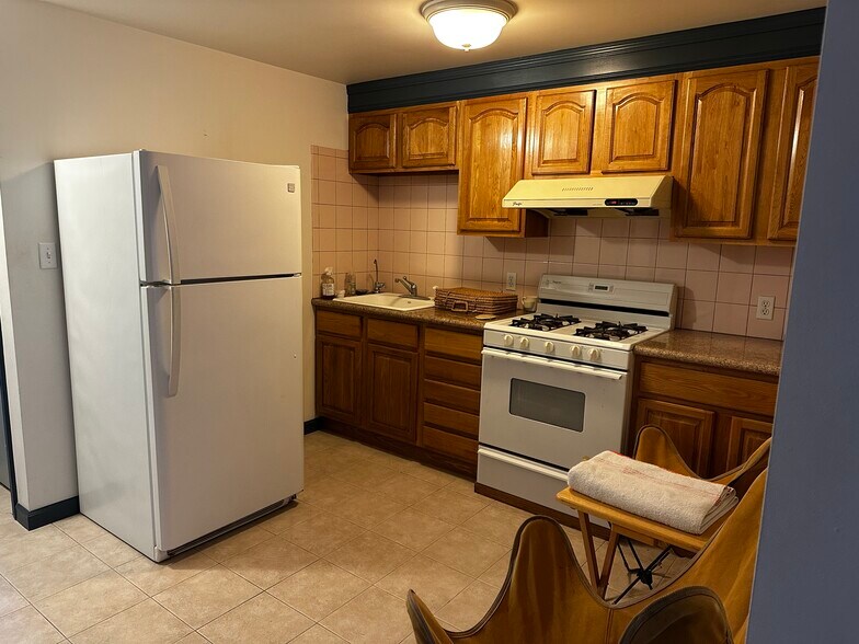 Kitchen - 1958 44th Ave