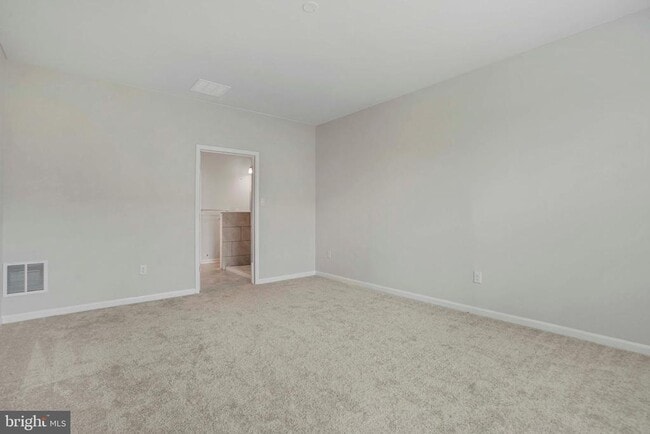 Building Photo - 496 Hanson St