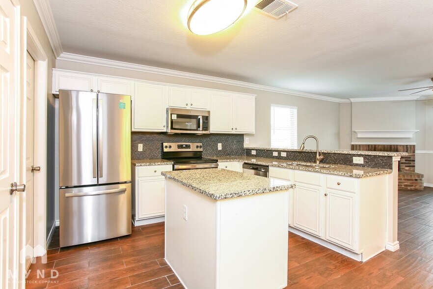Building Photo - 421 Pin Oak Ln