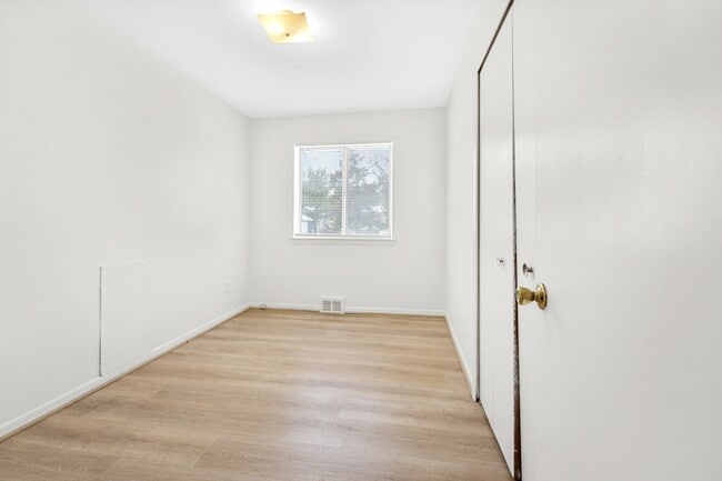 Building Photo - 38198 Hixford Pl