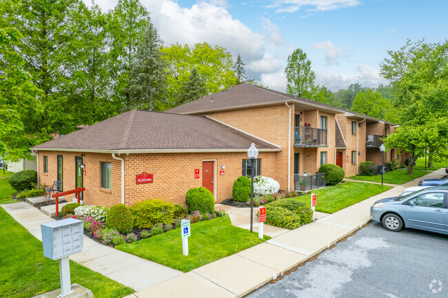 Building Photo - Whiteland West Apartments