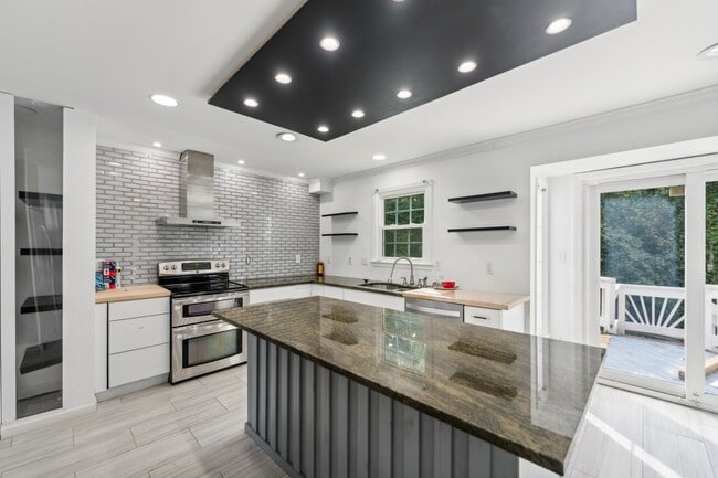 Building Photo - Charming 4 bedroom 3 bathroomSingle-Family Home for Rent! Discover your dream home with this stun...