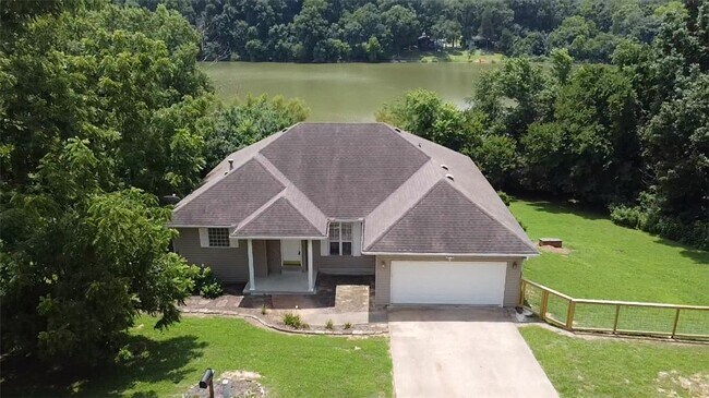 Building Photo - 18033 Broadview Dr