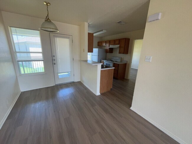 Building Photo - 5705 Greengate Dr