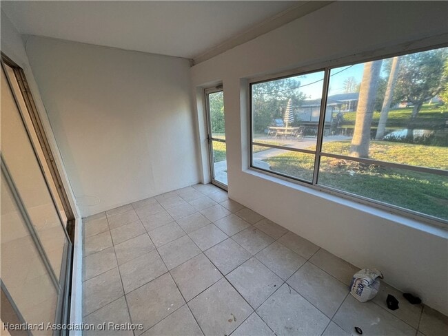 Building Photo - 113 Jasmine Ct