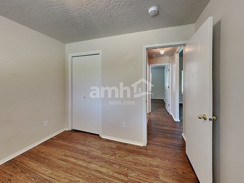 Building Photo - 2401 Louisiana Pl