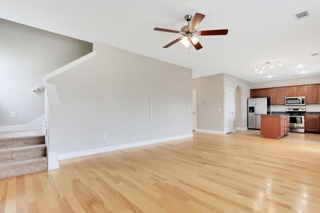 Building Photo - 4 Bed/2.5 Bath in Richmond Hill!