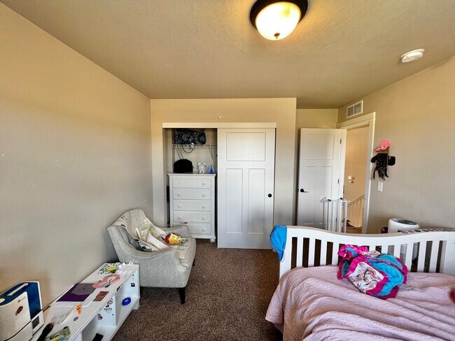 Building Photo - Beautiful 5 Bed House in North Fort Collins!