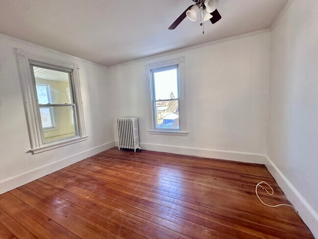 Building Photo - 1082 Townsend Ave