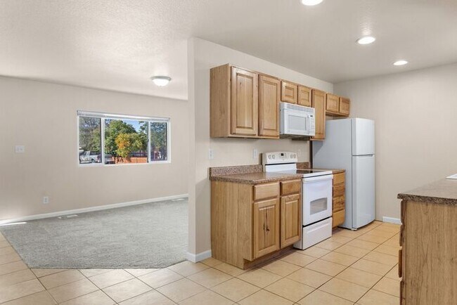 Building Photo - Well-Maintained 3-Bedroom Home with Modern...