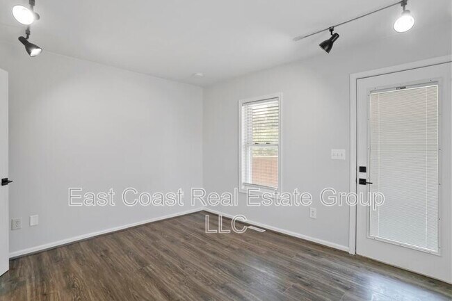 Building Photo - 131 Fairground Ave