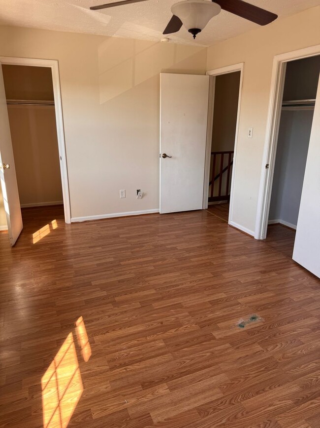 Building Photo - 3 Bedroom || 2.5 Bathroom Townhouse