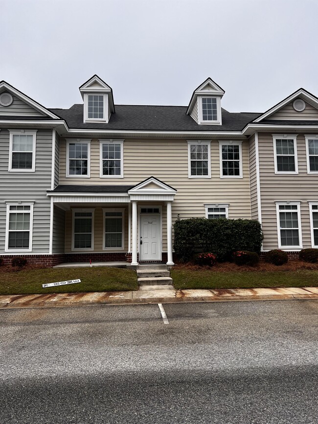 Building Photo - 708 Tattnall Dr