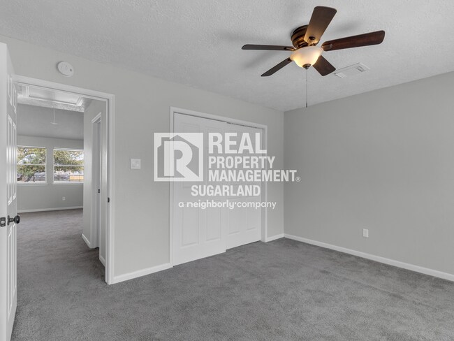 Building Photo - Executive Living in the Heart of Sugar Land