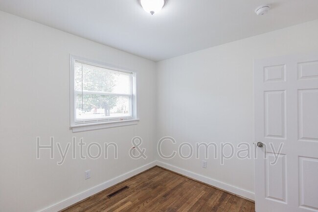 Building Photo - 2041 Bishop St