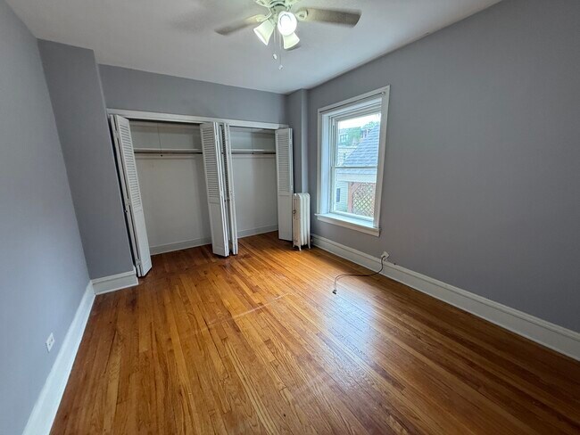 Building Photo - 1335 W Carmen Ave