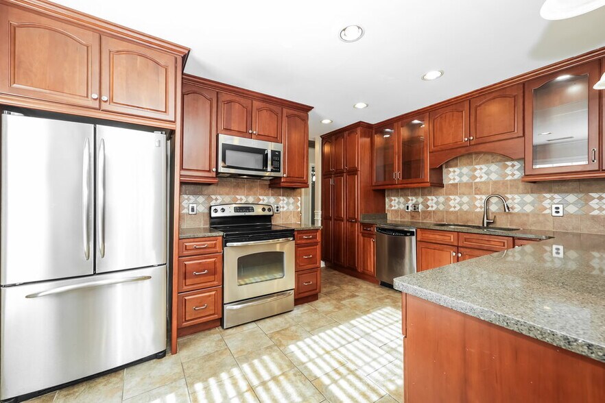 Building Photo - 4021 Wisdom Way