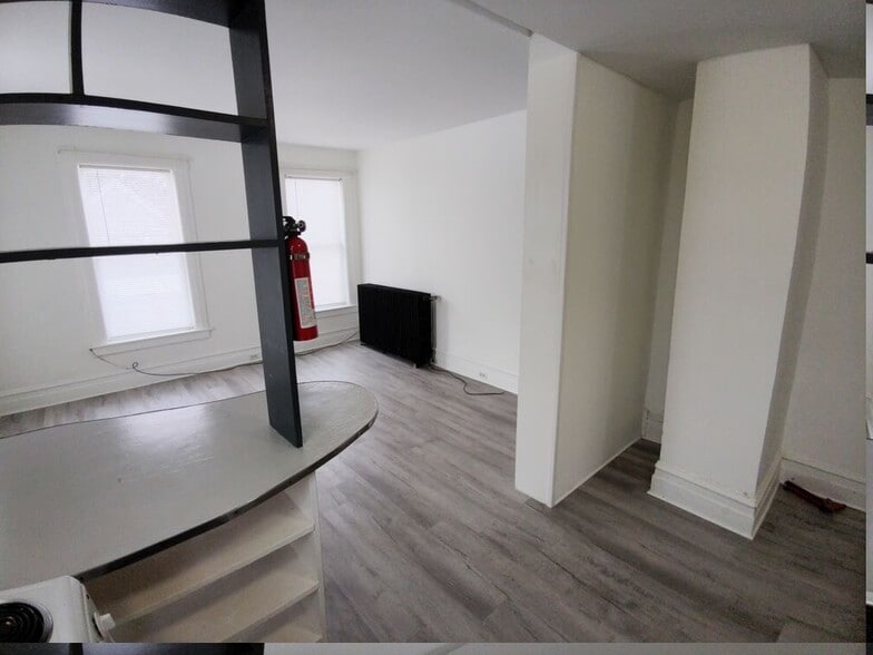 Style E3: 1 bedroom / 1 bath - 21 Depot St