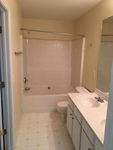 Master bath - 7042 Mead Lane