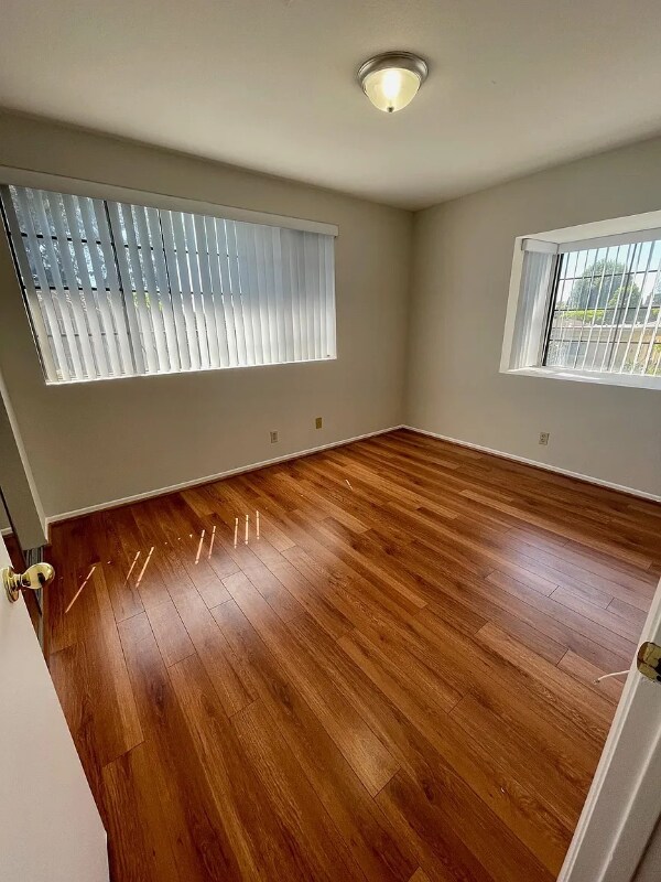 Building Photo - 514 E Valencia Ave