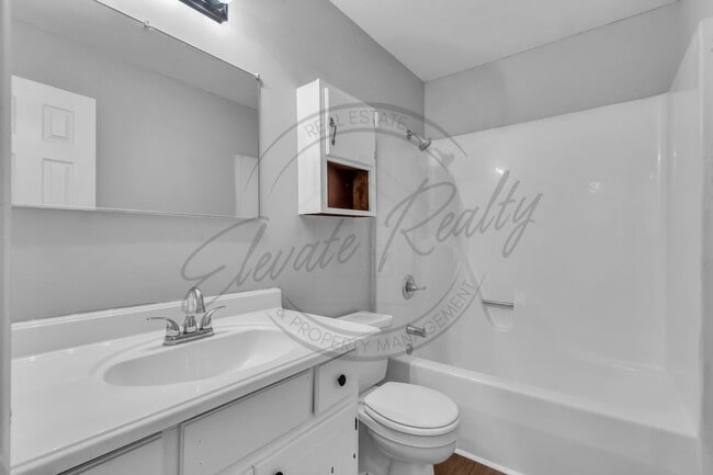 Building Photo - Two Bedroom Ranch Duplex in North Columbia (1/2 off first months rent)!