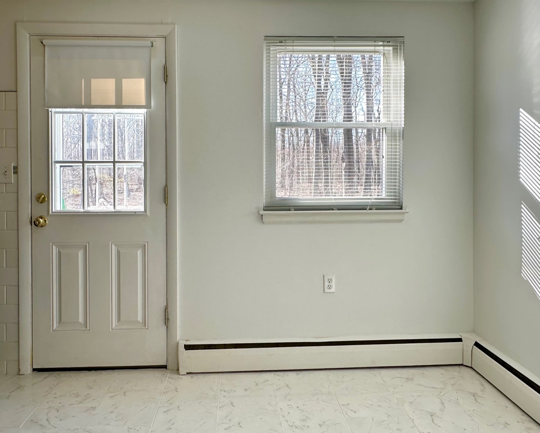 Private front and rear entrances - 1310 Slater Rd