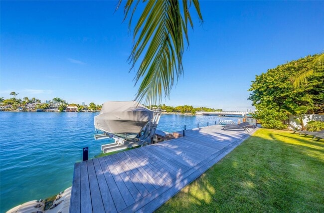 Building Photo - 200 W Rivo Alto Dr