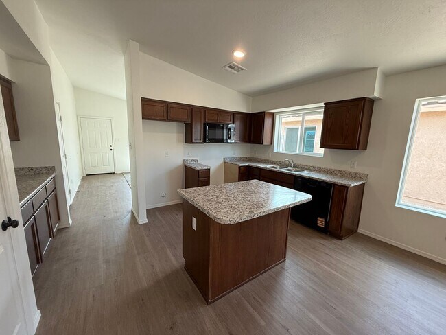 Building Photo - BRAND NEW 4 Bedroom in Desert Sands!