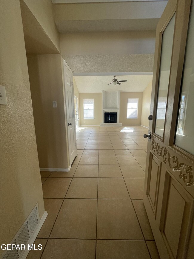 Building Photo - 13928 Pete La Rue Cir