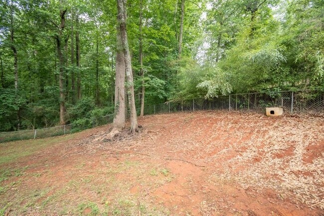 Building Photo - 281 Rhodes Dr