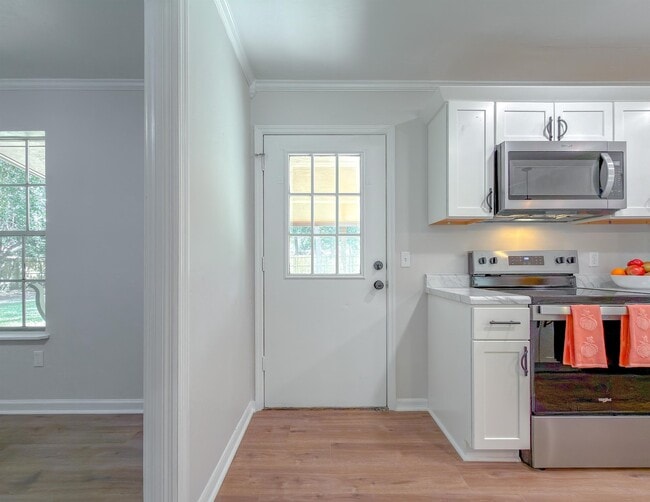 Building Photo - 703 3rd St NE