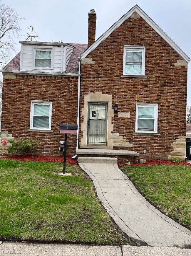 4 br, 1.5 bath House 15205 Maplewood Map... 15205 Maplewood Ave