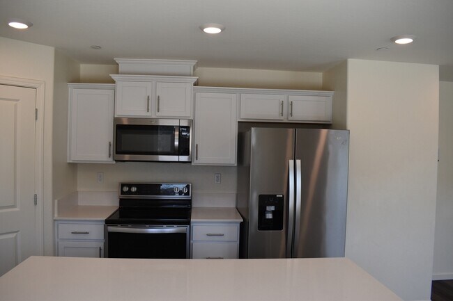 Building Photo - 736 Athena Dr