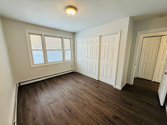 Building Photo - 276 Parliament Cir