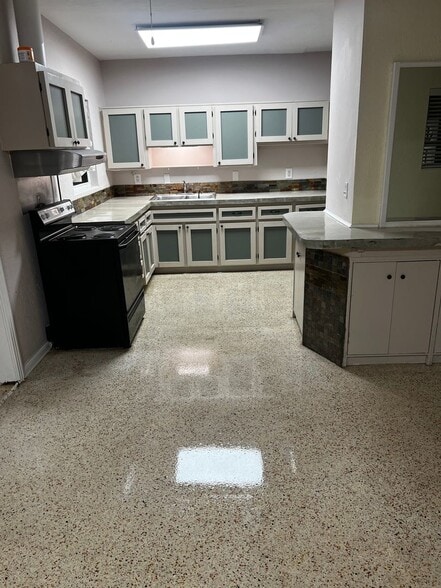 Building Photo - 664 8th St