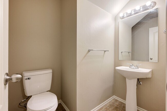 Building Photo - ** $500 Off Move-in Special ** Gorgeous 4 ...