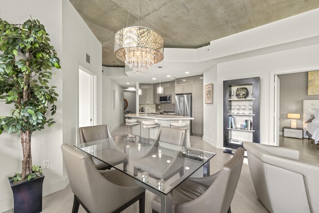 Building Photo - 300 S Australian Ave