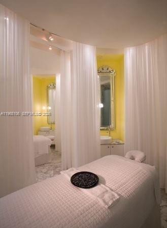 Building Photo - 475 Brickell Ave