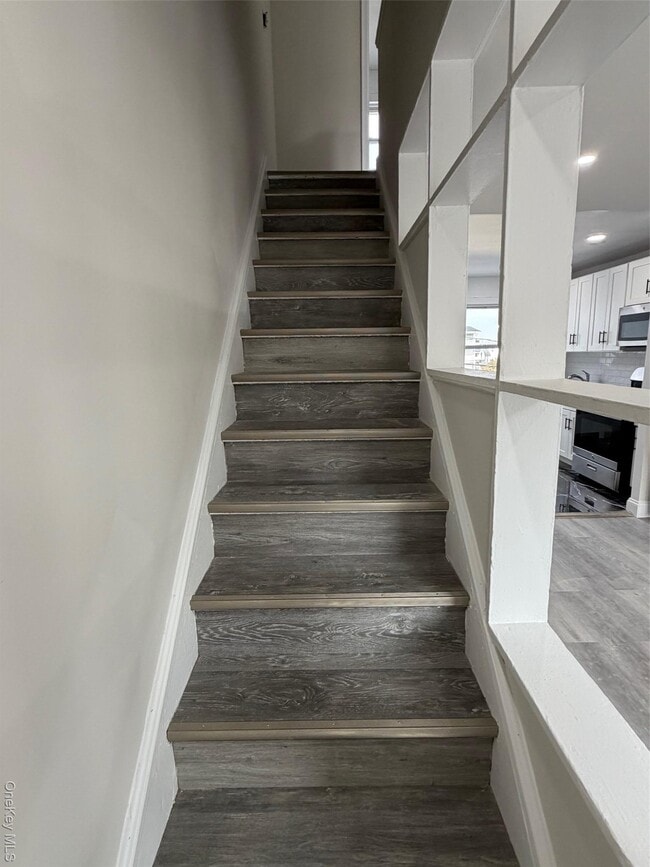 Building Photo - 830 E Broadway