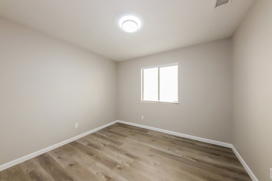 Building Photo - 3841 W Villa Linda Dr
