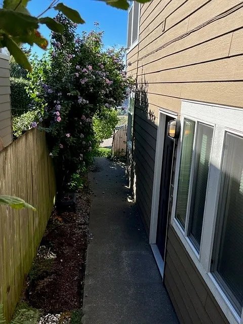 Building Photo - 2537 13th Ave W