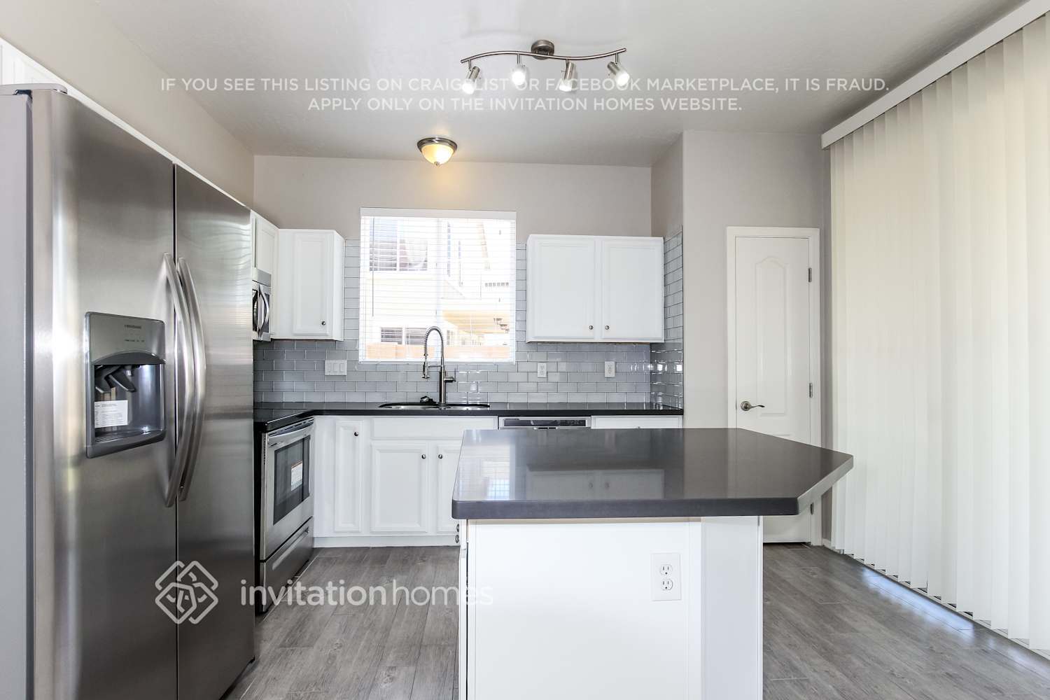 Building Photo - 14758 W Columbine Dr