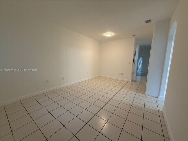 Building Photo - 1663 SE 27th Dr