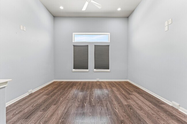 Building Photo - 18841 Elegance Ave