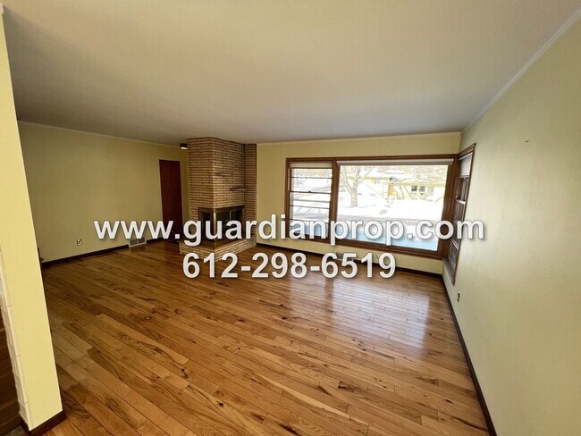 Building Photo - Updated House on Large Corner Lot for September, Attached Garage, Remodeled Kitchen, Amazing 3 Se...
