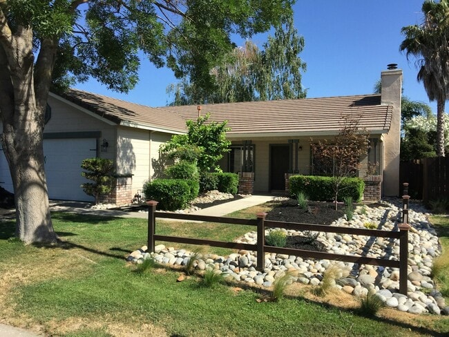 Building Photo - 769 Prairie Dunes Dr