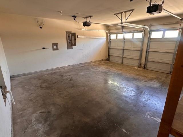 Building Photo - 5880 Crestview Dr