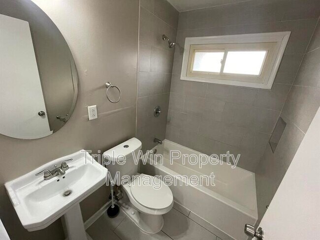 Building Photo - 360 Shepley Dr