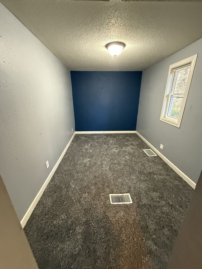 Building Photo - 509 4th Ave NW