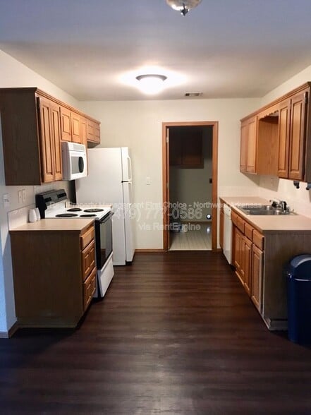 Building Photo - 4433 W Cheyenne Dr